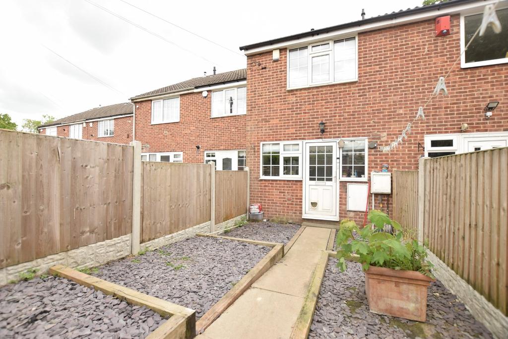Ashfield Close, Leeds, West Yorkshire 2 bed terraced house £850 pcm