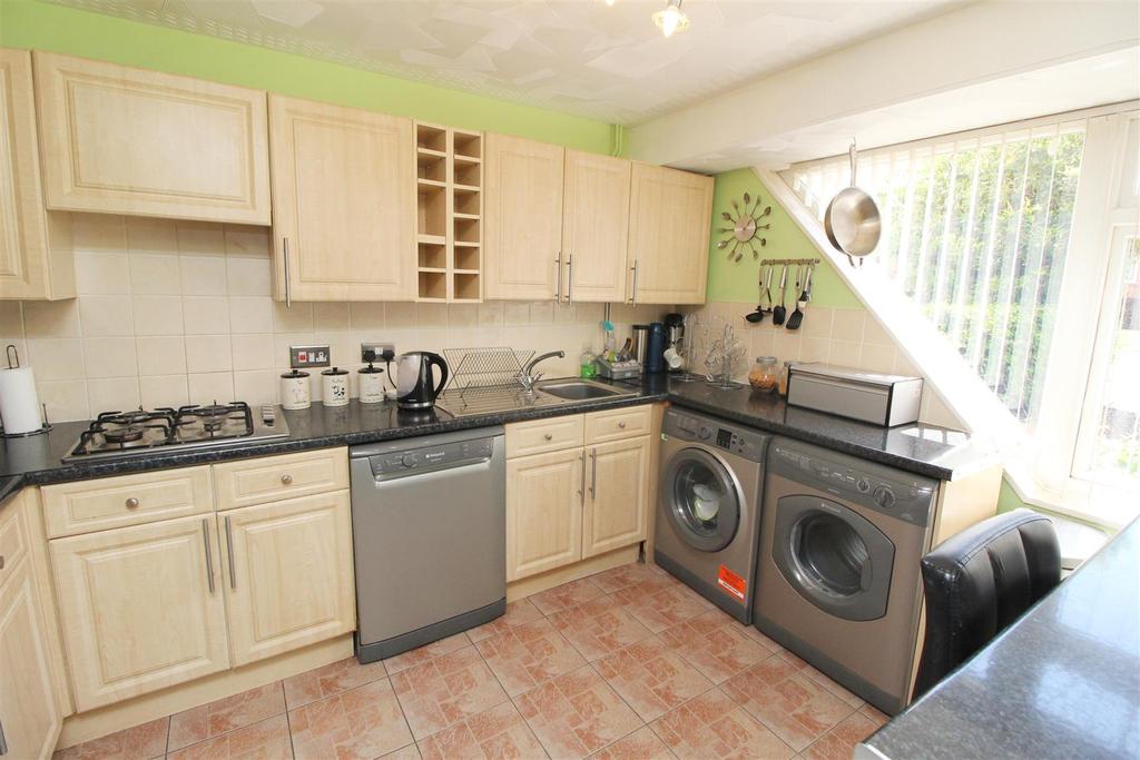 Engaine Drive, Shenley Church End... 3 bed terraced house £105,000