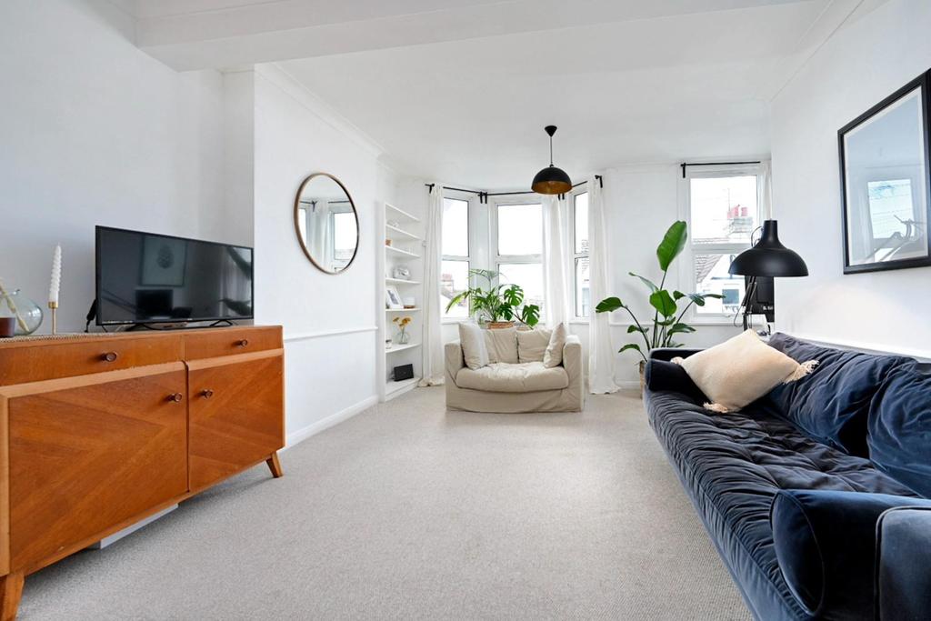Payne Avenue, Hove 1 bed apartment for sale £290,000
