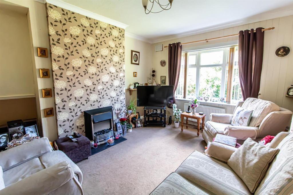 Longford Crescent, Bulwell, Nottingham 2 bed semidetached house £160,000