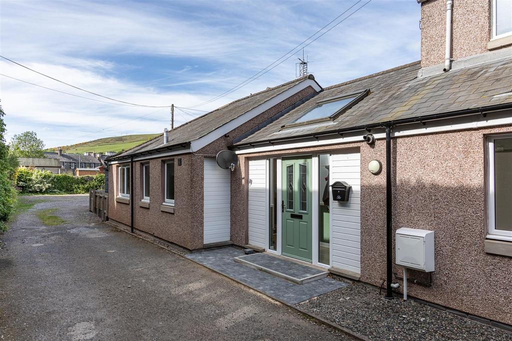 10 Roxburgh Street, Galashiels 2 bed semidetached bungalow £135,000