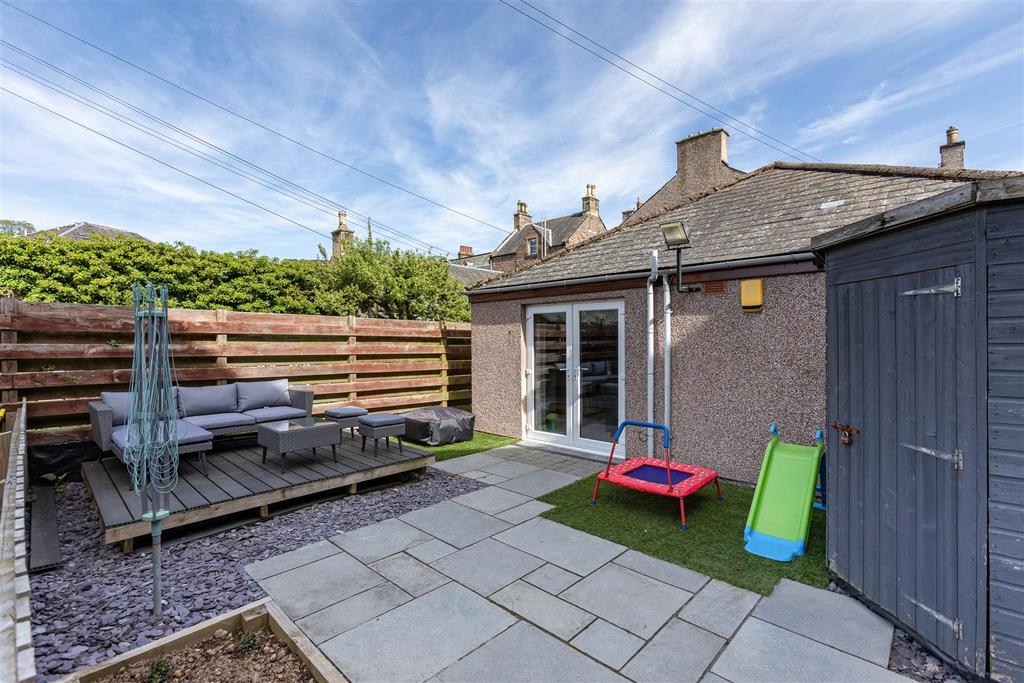 10 Roxburgh Street, Galashiels 2 bed semidetached bungalow £135,000
