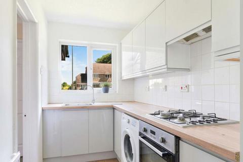 2 bedroom house to rent, Bunbury Way, Epsom