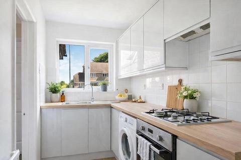 2 bedroom house to rent, Bunbury Way, Epsom