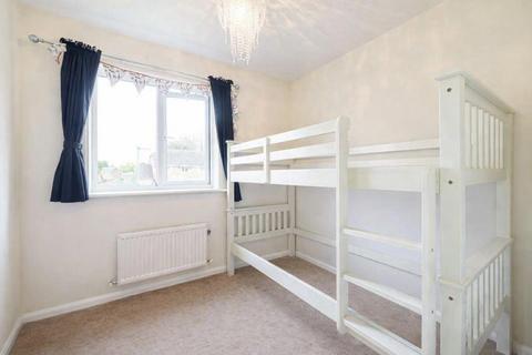 2 bedroom house to rent, Bunbury Way, Epsom