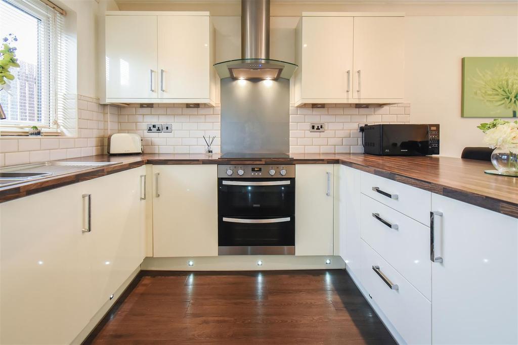 Kitchen/ Dining Room