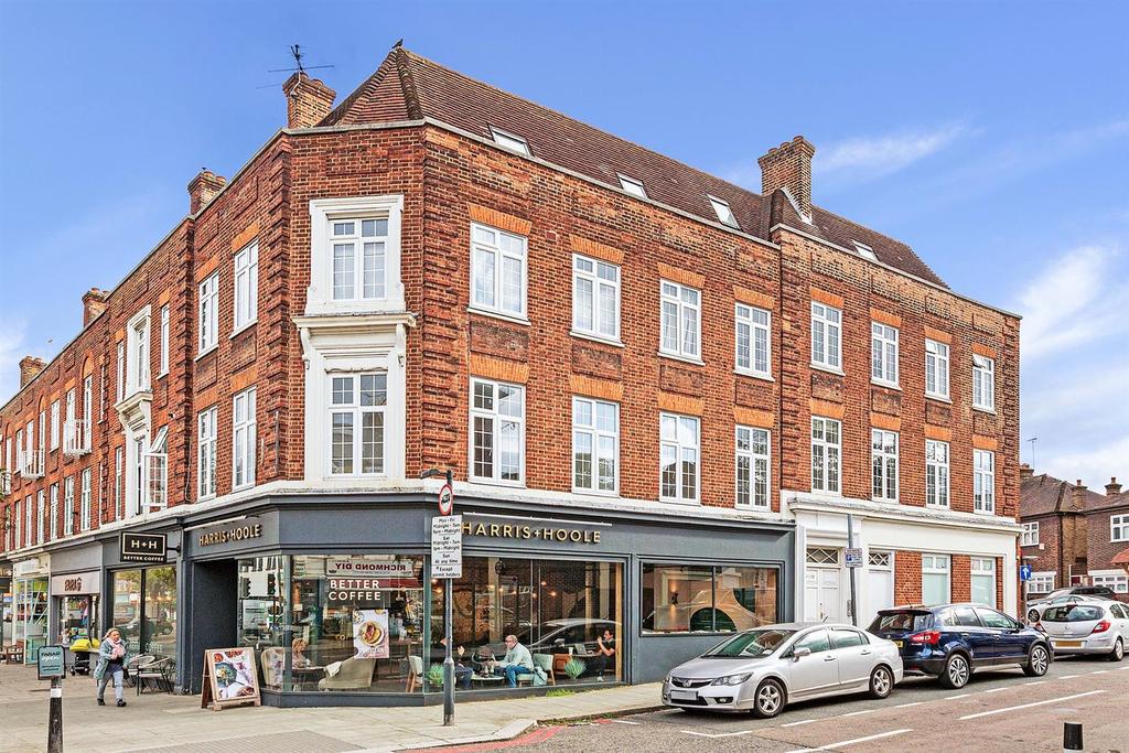 Penrhyn Crescent, East Sheen, SW14 3 bed flat £1,750 pcm (£404 pw)