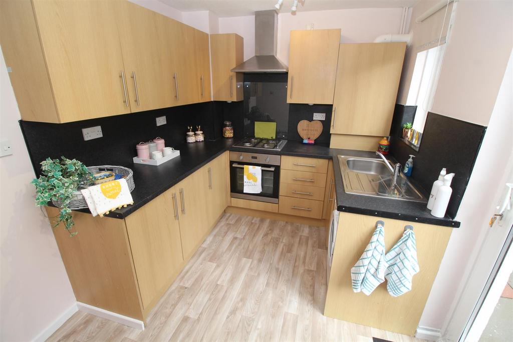 Luss Avenue, Greenock 2 bed terraced house £103,000