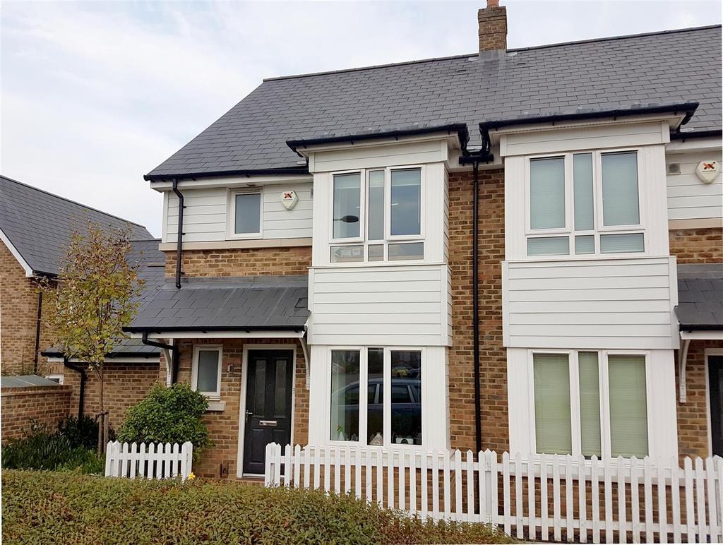 Queen Street, Kings Hill, ME19 4JP 3 bed end of terrace house £1,375