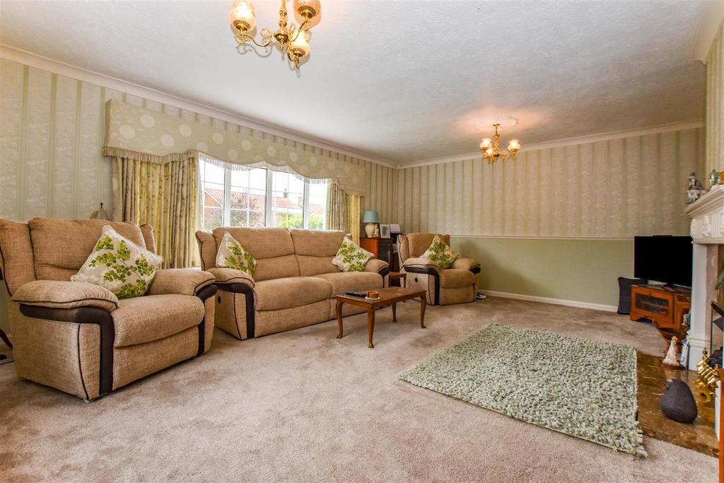 Valley Drive, Kirk Ella 4 bed detached house £365,000