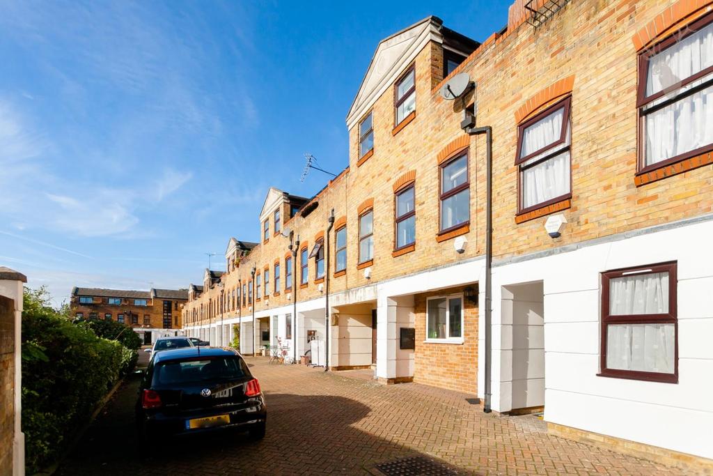 Malmesbury Road, London 1 bed house £400,000