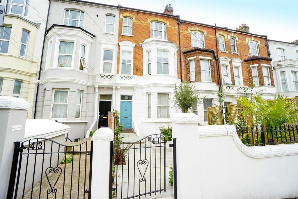 Southwater Road, St. LeonardsOnSea 2 bed for sale £235,000