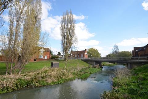 7 River View, Shefford, SG17 5FL