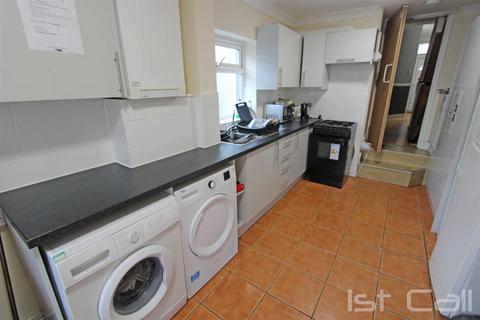 1 bedroom in a house share to rent - St Anns Road, Southend On Sea