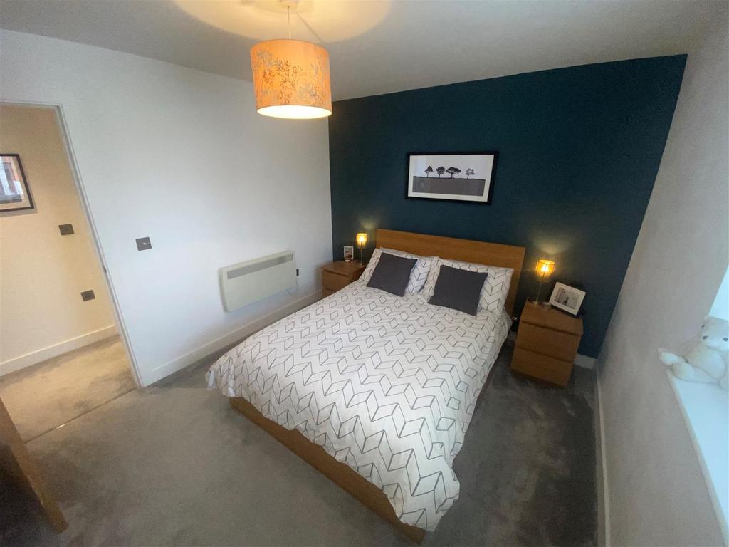 Bed 1.jpg