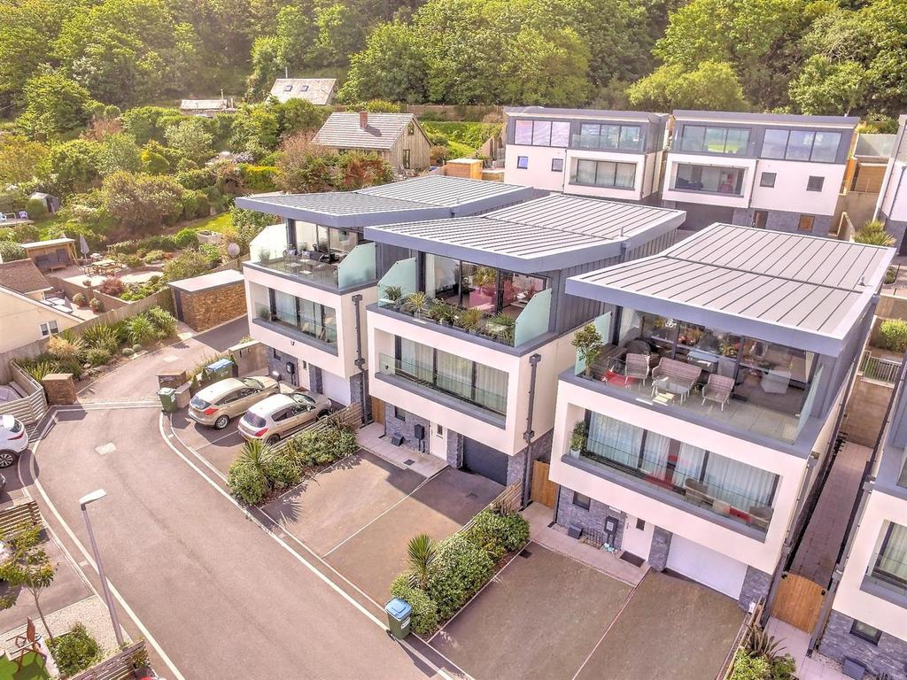 Roslyn Gardens, Westward Ho, Bideford 5 bed detached house for sale £