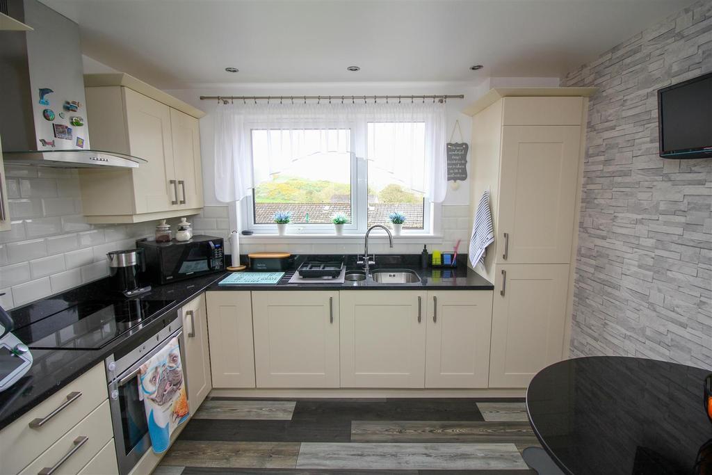 Rosebank Road, Hawick 3 bed end of terrace house £130,000