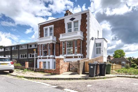 Upper Maisonette, 4 Fairmount Road, Bexhill-on-sea, TN40 2HN