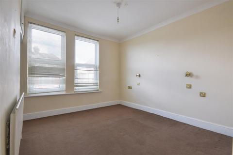 Upper Maisonette, 4 Fairmount Road, Bexhill-on-sea, TN40 2HN
