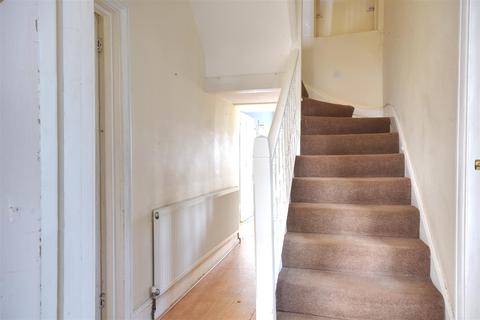 Upper Maisonette, 4 Fairmount Road, Bexhill-on-sea, TN40 2HN