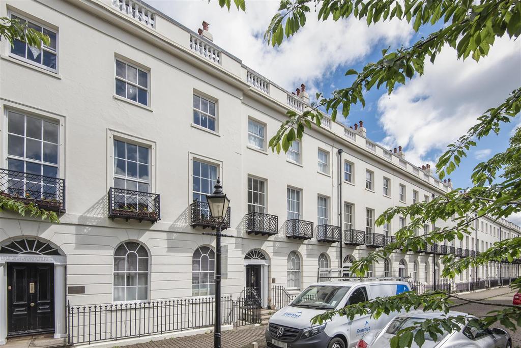 Albion Terrace, London Road, Reading 2 bed apartment £295,000