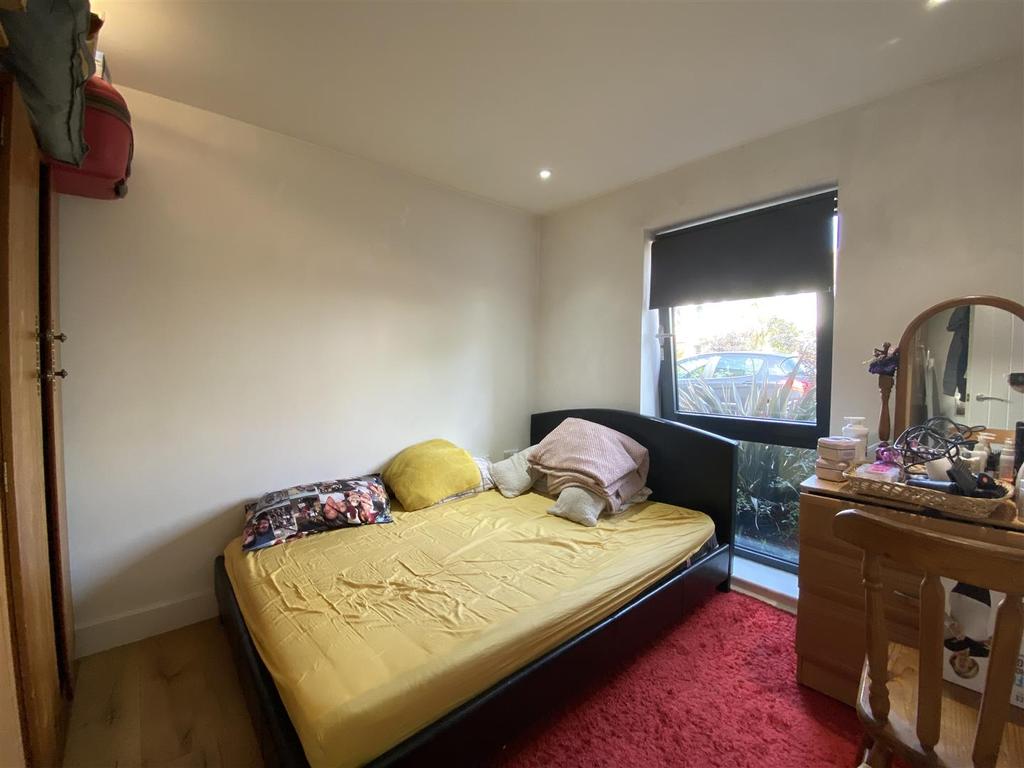 39 Selden Road, Worthing 1 bed flat £800 pcm (£185 pw)