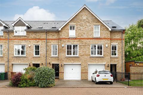 17 Burlington Place, Reigate, RH2 9HT