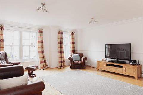 17 Burlington Place, Reigate, RH2 9HT