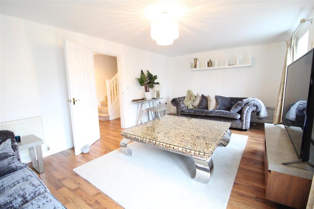 Merrybent Drive, Merrybent, Darlington 5 bed townhouse £275,000