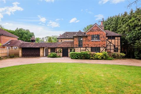4 bedroom detached house to rent - Heather Close, Kingswood, Tadworth