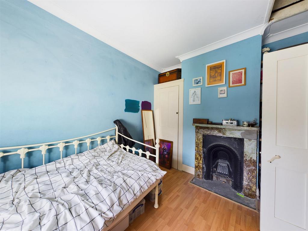 Bed 2.jpg