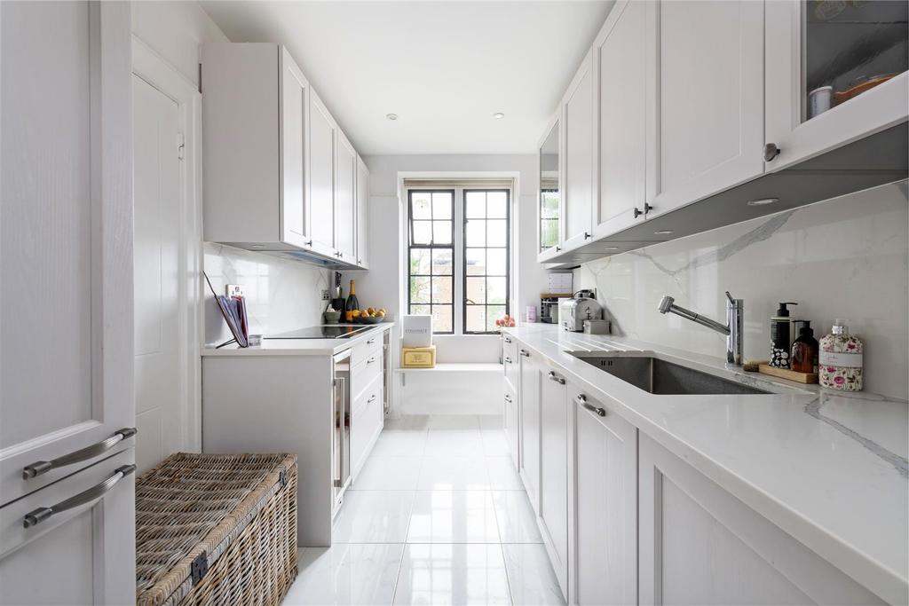 21 Selwyn Hse Kit 1.jpg