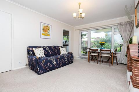 13 Hornbeam Close, Theydon Bois, Epping, CM16 7JT