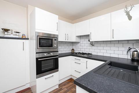 13 Hornbeam Close, Theydon Bois, Epping, CM16 7JT