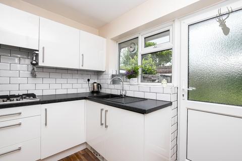 13 Hornbeam Close, Theydon Bois, Epping, CM16 7JT