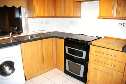 2 bedroom flat to rent - Eaton Road, Sutton