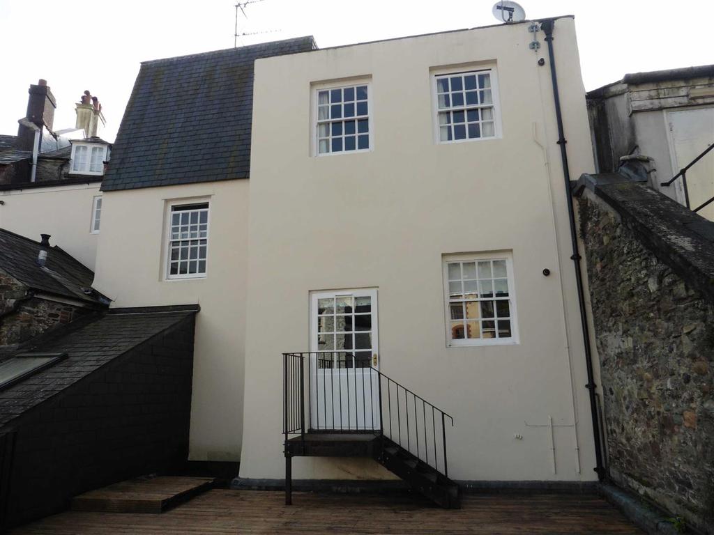 Newmarket Court, Tavistock 1 bed apartment £575 pcm (£133 pw)