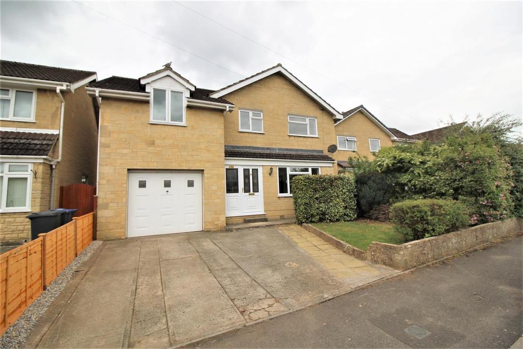 Eastern Avenue, Chippenham 5 bed detached house £1,550 pcm (£358 pw)