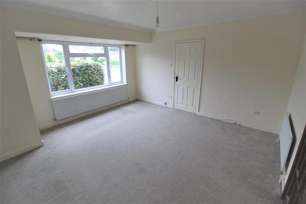 Eastern Avenue, Chippenham 5 bed detached house £1,550 pcm (£358 pw)
