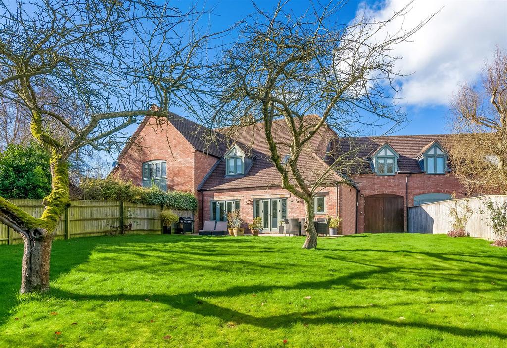 Hawkes Hill Close, Norton Lindsey 4 bed terraced house £2,250 pcm (£519 pw)