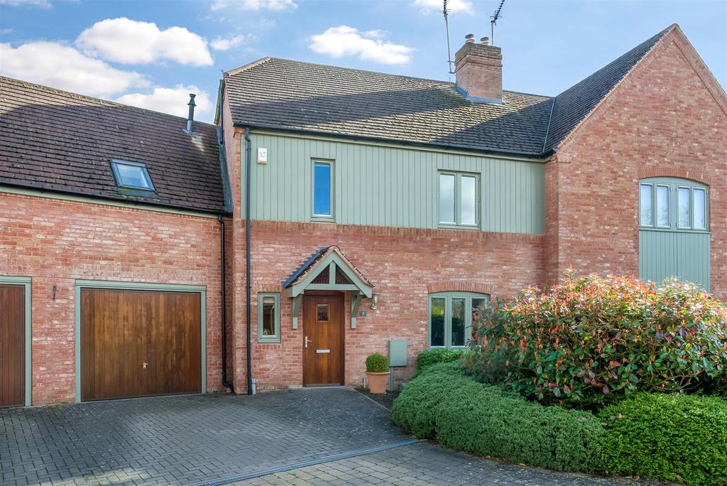Hawkes Hill Close, Norton Lindsey 4 bed terraced house £2,250 pcm (£