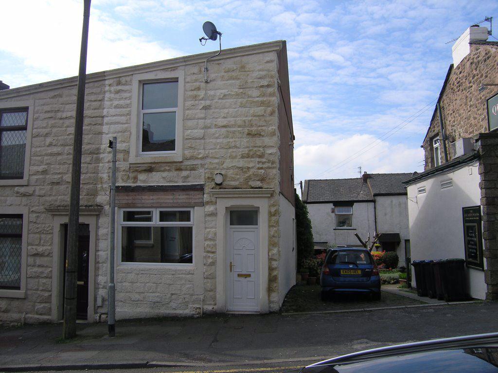 Dukes Brow, Blackburn 2 bed terraced house £450 pcm (£104 pw)