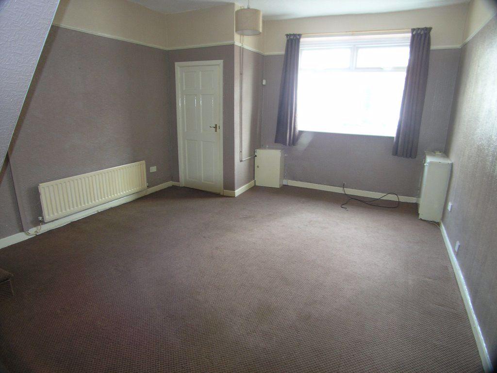 Dukes Brow, Blackburn 2 bed terraced house £450 pcm (£104 pw)