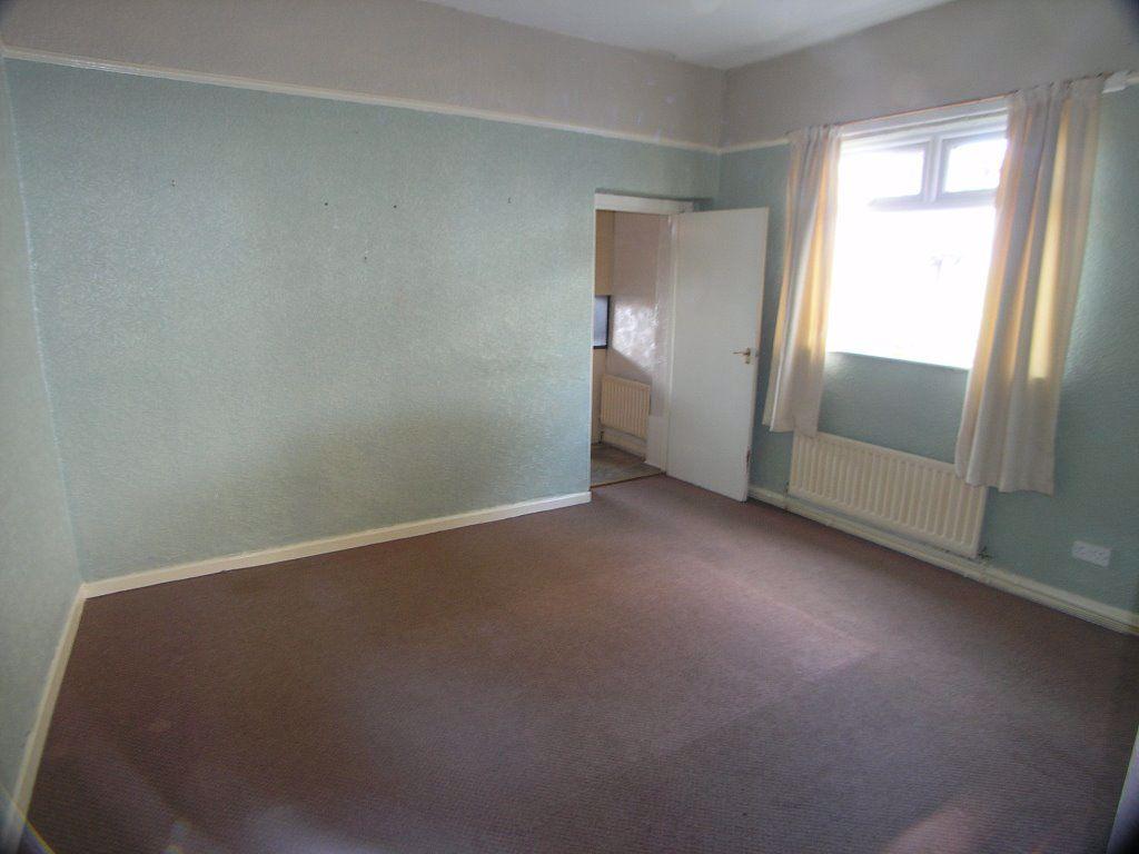 Dukes Brow, Blackburn 2 bed terraced house £450 pcm (£104 pw)