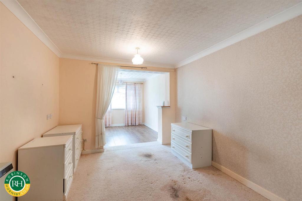 Bedroom 1.jpg