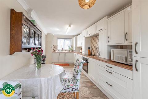 32 Windermere Crescent, Kirk Sandall, Doncaster, DN3 1LA