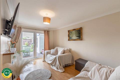 32 Windermere Crescent, Kirk Sandall, Doncaster, DN3 1LA