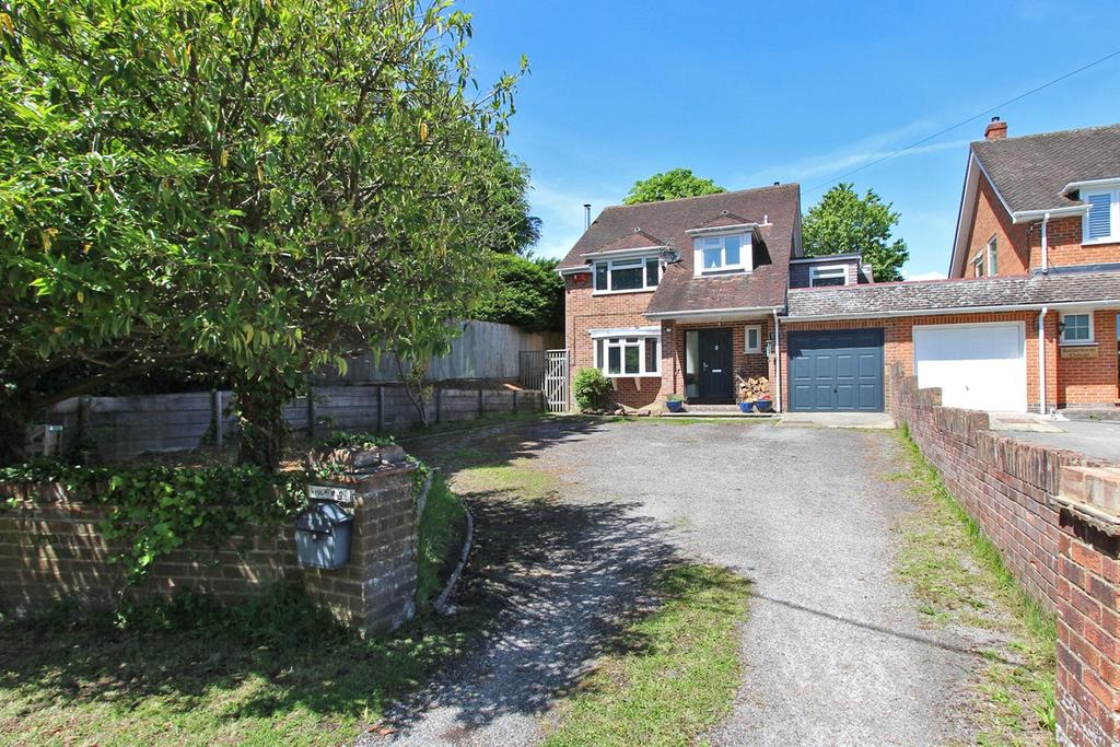 Mead End Road, Sway, Lymington, Hampshire, SO41 4 bed link detached house £850,000