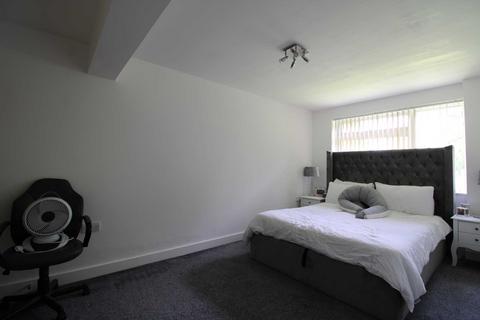 2 bedroom flat to rent, Heathfield Close, Potters Bar
