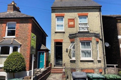 House share to rent - Grovehill Road, Redhill